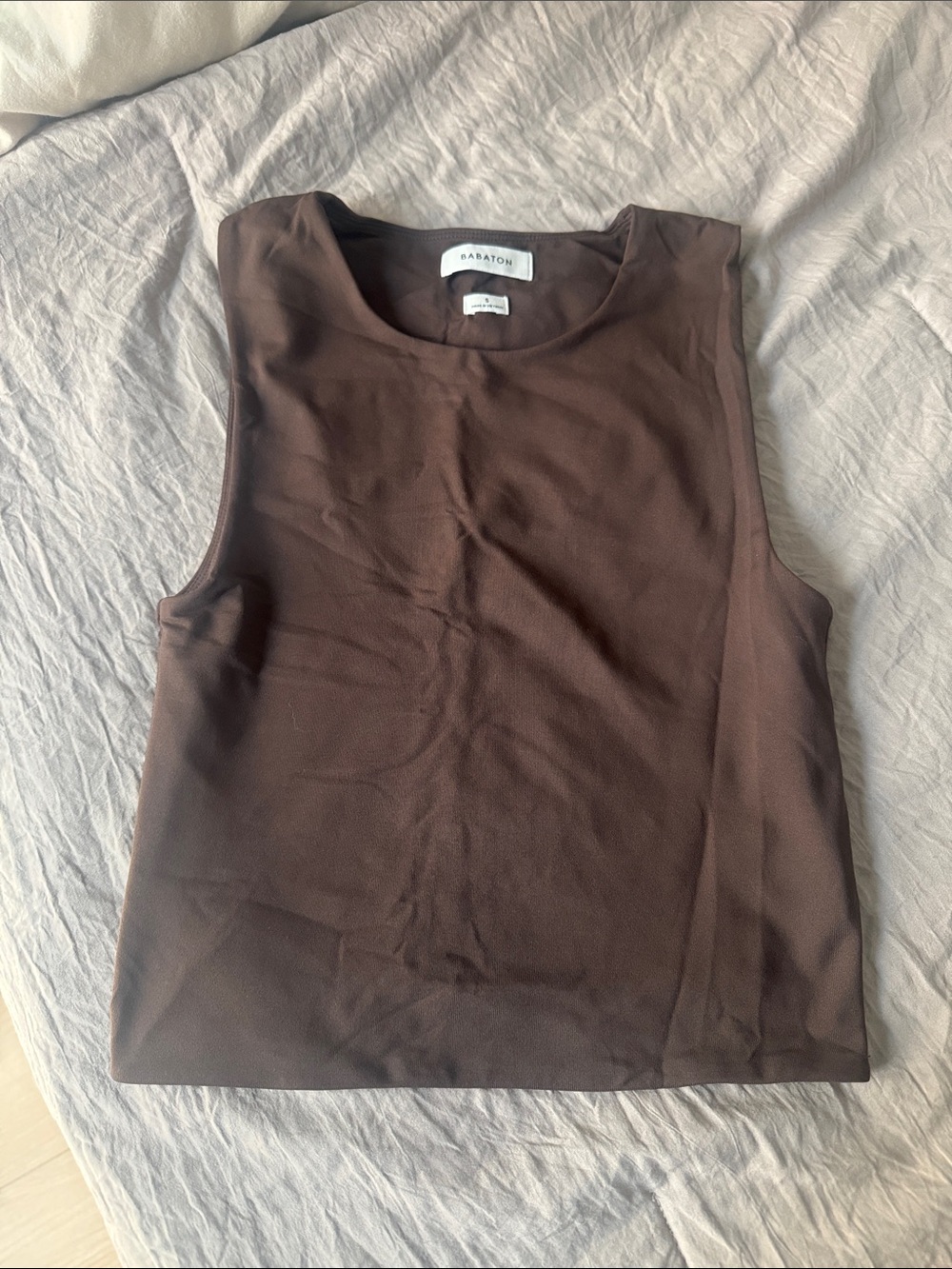 Aritzia Babaton chocolate brown crop tank top